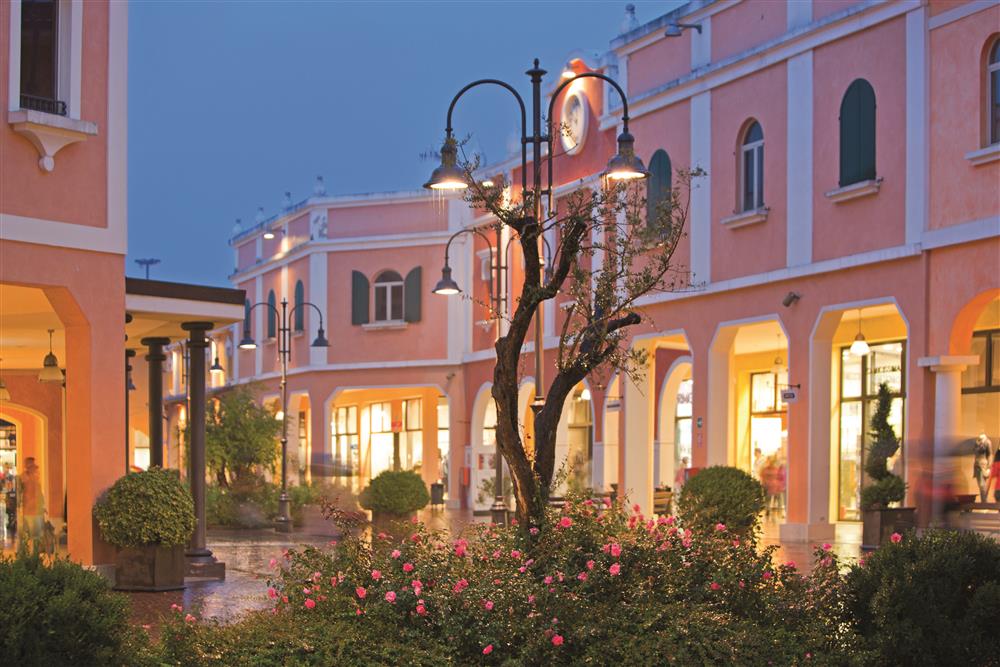 Partenership Canottieri - Mantova Outlet Partenership Canottieri - Mantova Outlet