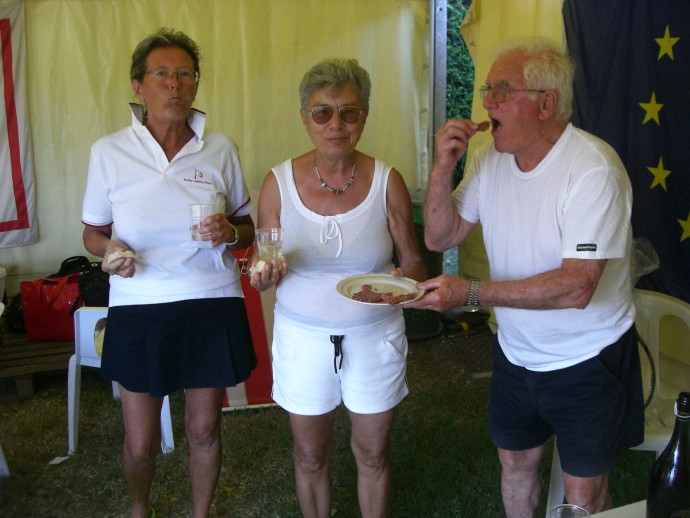 Un tipico break alla mantovana: salame, schiacciatina ed un goccio di frizzantino